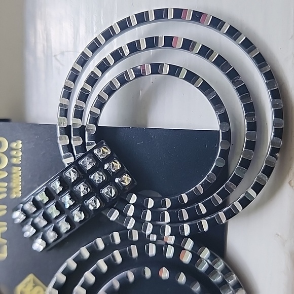 NWT - Black Shiny circle earrings - Picture 5 of 7